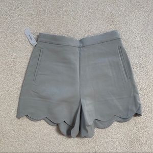 Aritzia/Wilfred Scalloped Arbre Shorts